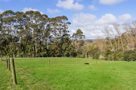 Photo of property in 124 Rimmer Road, Helensville, 0875