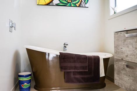 Photo of property in 1135 Scenic Drive North, Swanson, Auckland, 0816