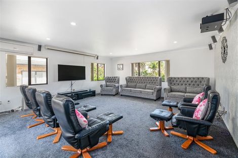 Photo of property in 76 San Valentino Drive, Henderson, Auckland, 0612