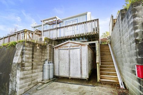 Photo of property in 74 Kiwi Crescent, Tawa, Wellington, 5028