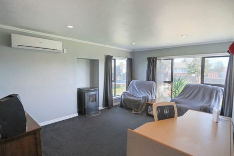Photo of property in 15 Bournemouth Crescent, Aranui, Christchurch, 8061