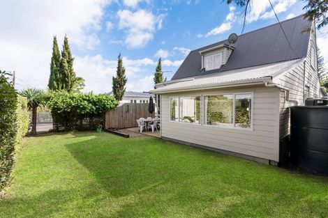 Photo of property in 21 Zealandia Road, Manly, Whangaparaoa, 0930