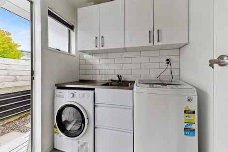 Photo of property in 2/5 Rainsford Street, Moturoa, New Plymouth, 4310