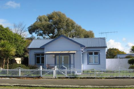 Photo of property in 13 Charles Street, Takapau, 4203