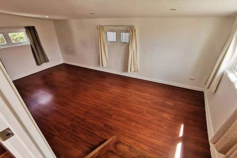 Photo of property in 1 Yeovil Road, Te Atatu Peninsula, Auckland, 0610