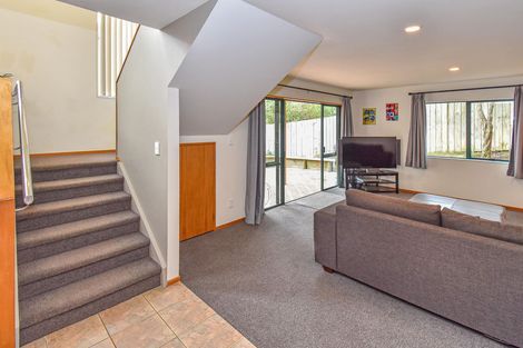 Photo of property in 1/10 Hilltop Road, Clover Park, Auckland, 2019