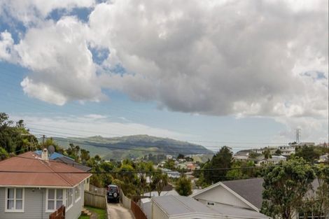 Photo of property in 5 Balmain Street, Newlands, Wellington, 6037