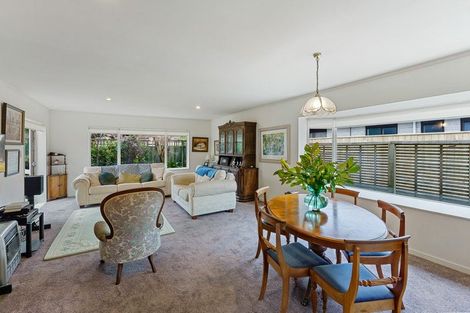 Photo of property in 31 Rosebank Grove, Waikanae, 5036