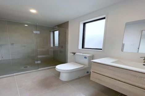 Photo of property in 2/8 Chivalry Road, Glenfield, Auckland, 0629