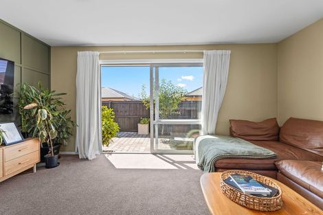 Photo of property in 2/126a Middlepark Road, Sockburn, Christchurch, 8042