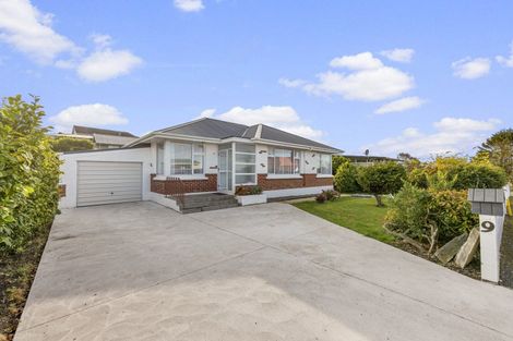 Photo of property in 9 Winston Place, Kew, Dunedin, 9012