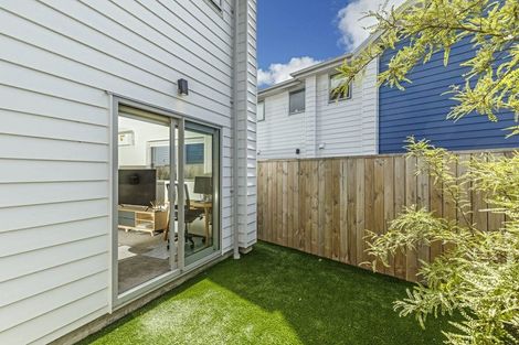 Photo of property in 9/22 Denver Avenue, Sunnyvale, Auckland, 0612