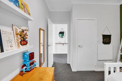 Photo of property in 15 Bracken Street, New Plymouth, 4310