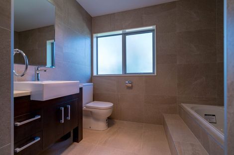 Photo of property in 52a Ennis Avenue, Pakuranga Heights, Auckland, 2010