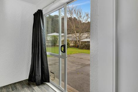 Photo of property in 48 Stokes Valley Road, Stokes Valley, Lower Hutt, 5019