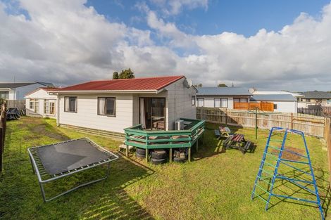 Photo of property in 2/14 Hatherley Place, Clendon Park, Auckland, 2103