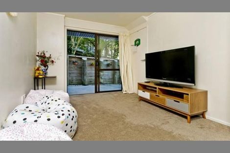 Photo of property in 33 Sequoia Place, Sunnynook, Auckland, 0620