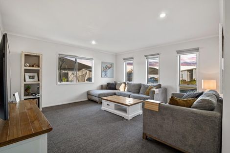 Photo of property in 16 Aporo Drive, Kumeu, 0810