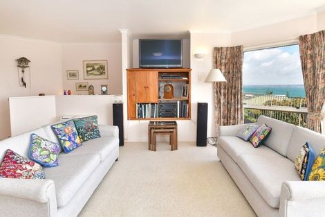 Photo of property in 37 Pacific Parade, Army Bay, Whangaparaoa, 0930