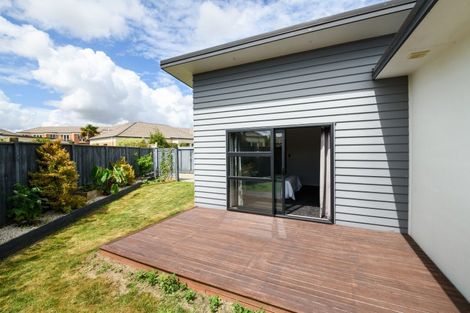 Photo of property in 32 Dogwood Way, Milson, Palmerston North, 4414