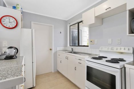 Photo of property in 2/8 Shakespeare Road, Milford, Auckland, 0620