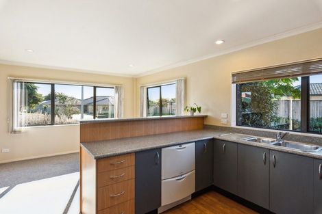 Photo of property in 32 Monarch Place, Paraparaumu Beach, Paraparaumu, 5032