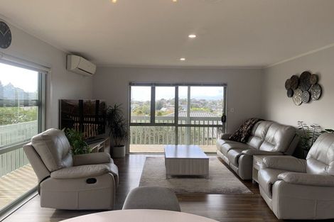 Photo of property in 2/34 Elizabeth Drive, West Harbour, Auckland, 0618