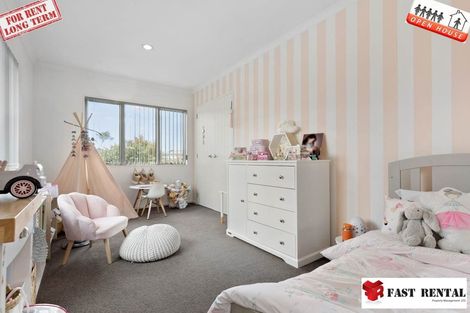 Photo of property in 112 Tamahere Drive, Glenfield, Auckland, 0629