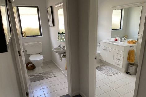 Photo of property in 20 Landsdowne Terrace, Karori, Wellington, 6012