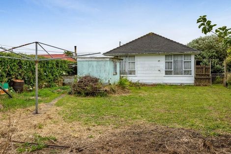 Photo of property in 12 Railway Street, Eltham, 4322