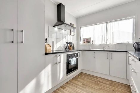 Photo of property in 16 Southview Place, Wattle Downs, Auckland, 2102