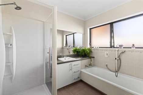 Photo of property in 34 Roskilda Crescent, Taradale, Napier, 4112