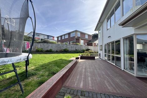 Photo of property in 26 Tamworth Crescent, Newlands, Wellington, 6037