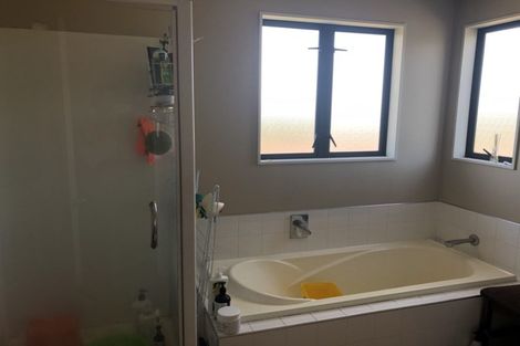 Photo of property in 10 Vintage Drive, Henderson, Auckland, 0612