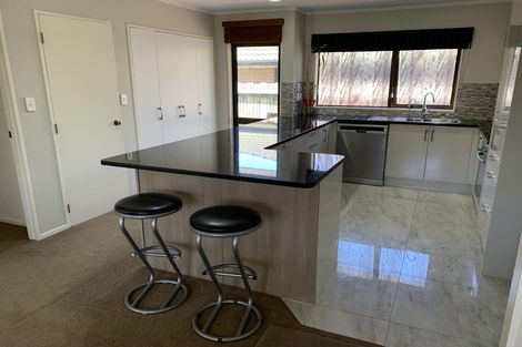 Photo of property in 19 Golfland Drive, Golflands, Auckland, 2013