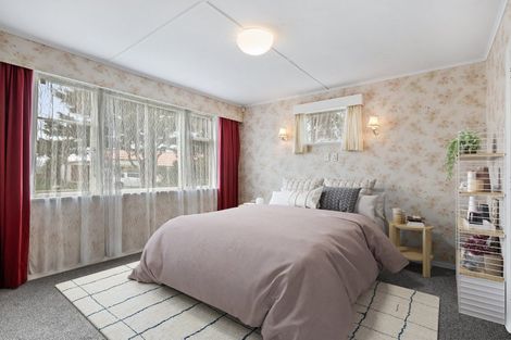 Photo of property in 22 Pokohiwi Road, Normandale, Lower Hutt, 5010