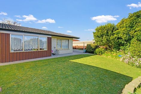 Photo of property in 2/18 Glengowan Place, Conifer Grove, Takanini, 2112