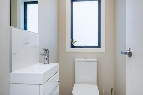 Photo of property in 42 Cyprus Place, Fitzherbert, Palmerston North, 4410