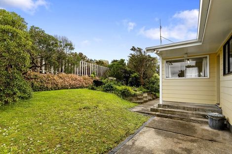 Photo of property in 58 Chapman Street, Newlands, Wellington, 6037