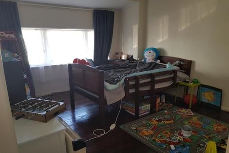 Photo of property in 942 East Coast Road, Northcross, Auckland, 0630