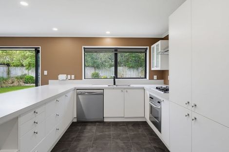 Photo of property in 72 Geneva Terrace, Kelvin Grove, Palmerston North, 4414