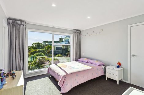 Photo of property in 156 Field Way, Waikanae Beach, Waikanae, 5036