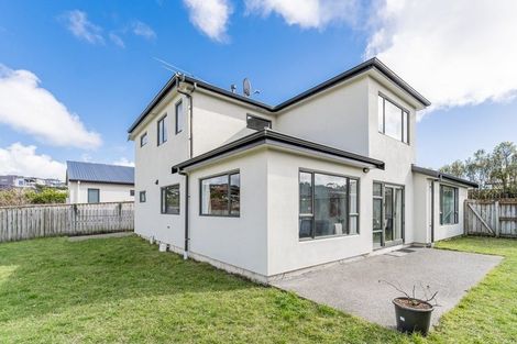 Photo of property in 16 Greenstone Place, Aotea, Porirua, 5024