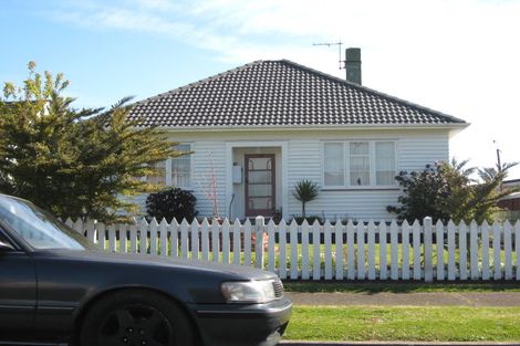Photo of property in 52 Somerset Street, Brooklands, New Plymouth, 4310