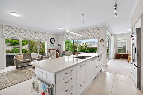 Photo of property in 61 Panorama Heights, Orewa, 0931