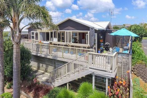 Photo of property in 28 Crispe Road, Clarks Beach, 2122