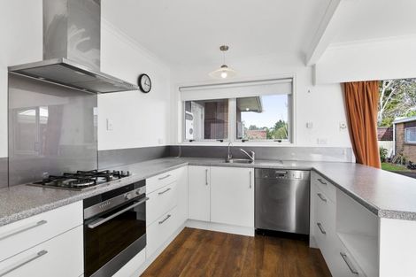Photo of property in 8 Warren Place, Frankleigh Park, New Plymouth, 4310
