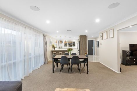 Photo of property in 4 Cyprus Place, Fitzherbert, Palmerston North, 4410