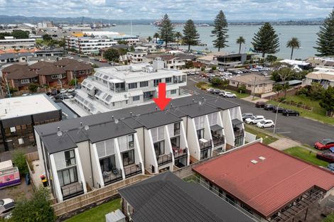 Photo of property in 4/17 Victoria Road, Mount Maunganui, 3116