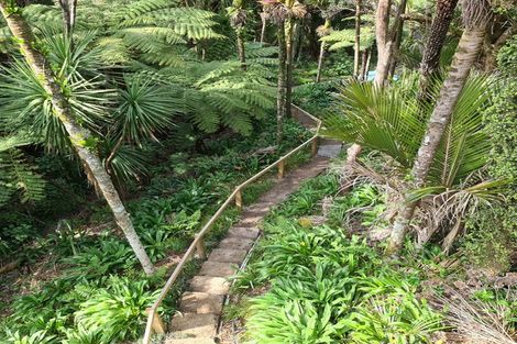 Photo of property in 10-12 Glenesk Road, Piha, New Lynn, 0772